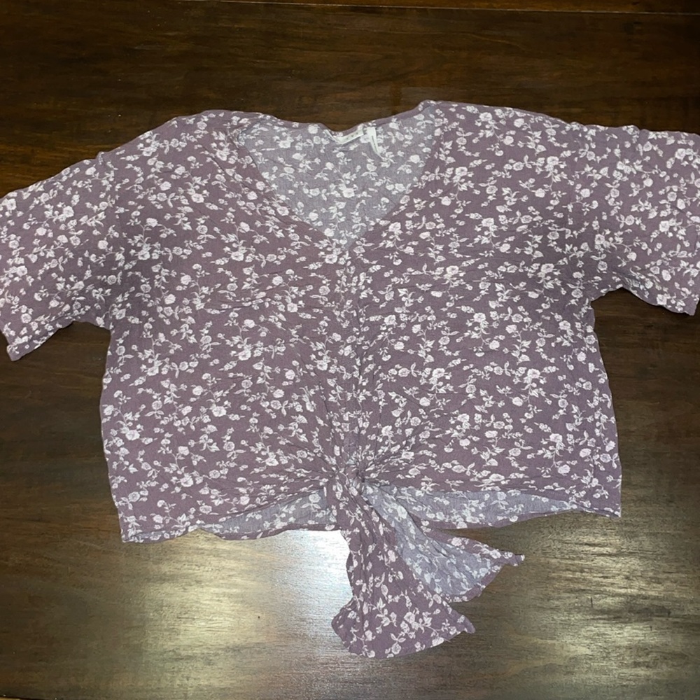 Short sleeve shirt, cropped fit. Brand is LUQ, size L